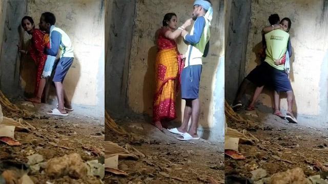 Desi Majdoor Hard Anal Bhabhi Standing Fuck Recorded Viral